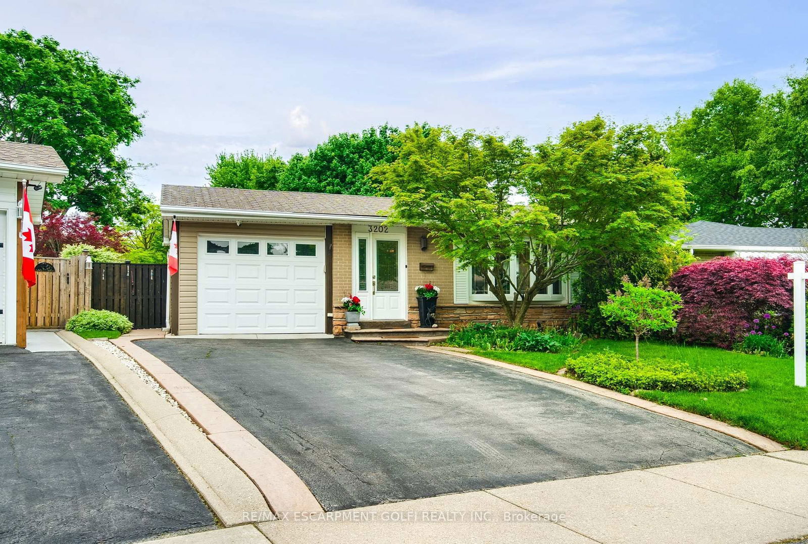 Detached House for sale at 3202 Centennial Drive, Burlington, Palmer, L7M 1C2 - MLS: W12182305