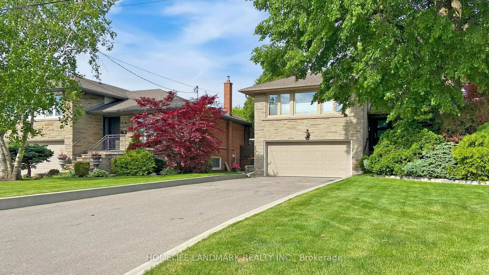 Detached House for sale at 12 Carousel Court, Toronto, Yorkdale-Glen Park, M6B 3M1 - MLS: W12182402