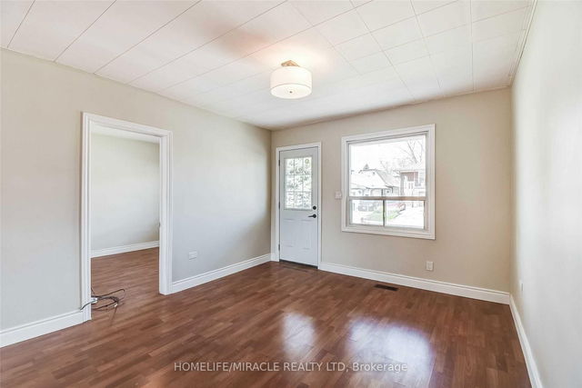 Upper - 1064 Westmount Avenue