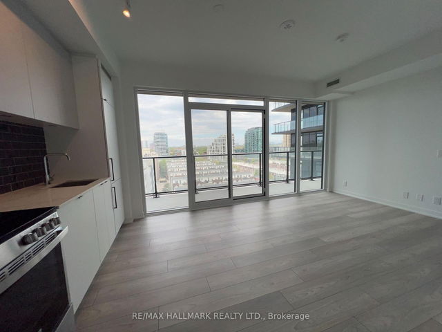 802 - 285 Dufferin Street