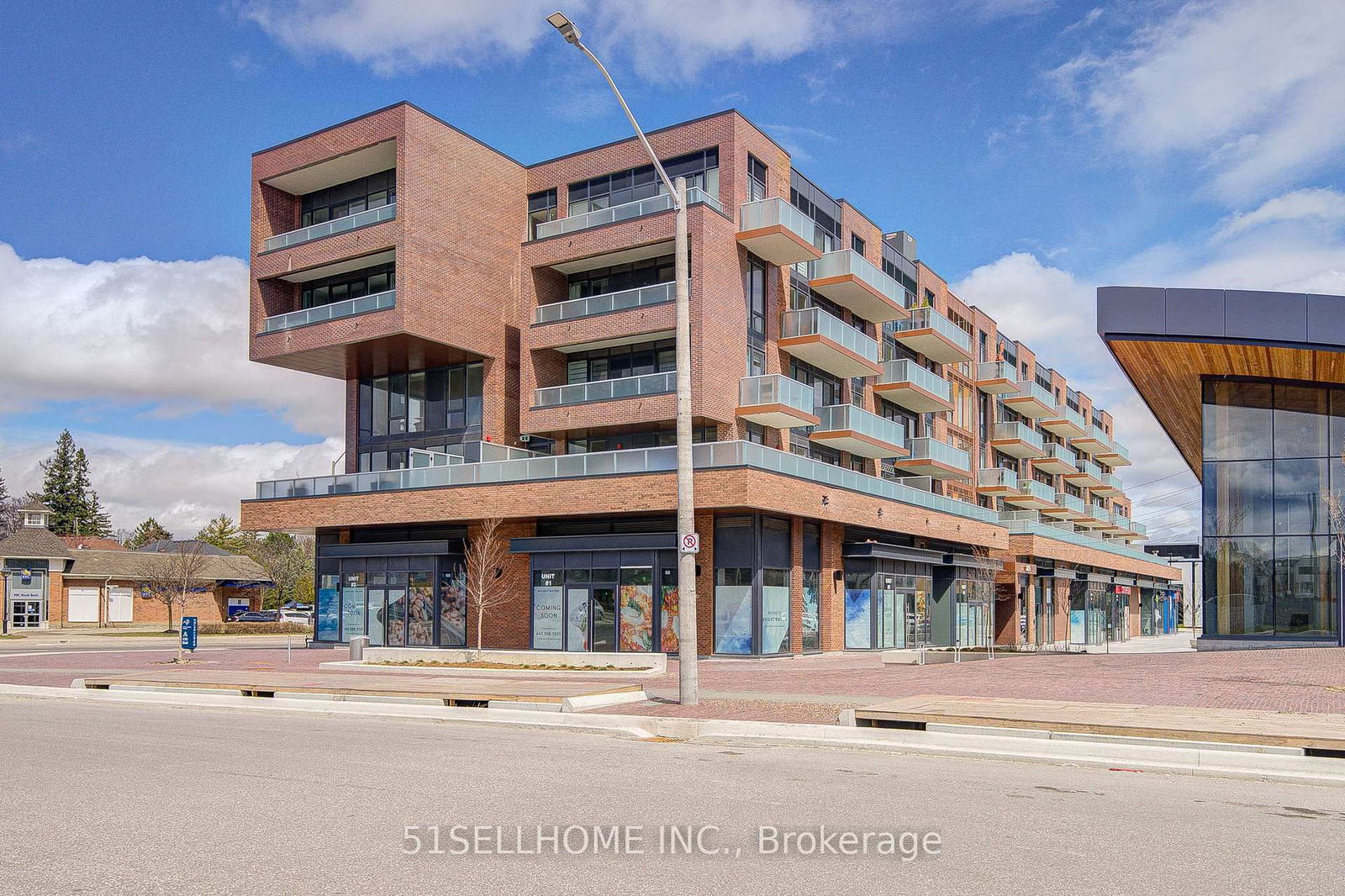 Condo for lease at 333-215 Lakeshore Road, Mississauga, Port Credit, L5H 0A7 - MLS: W12183396