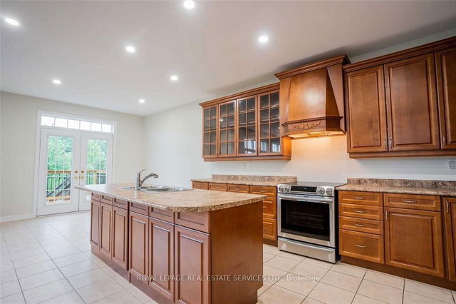 2420 VALLEYRIDGE Drive