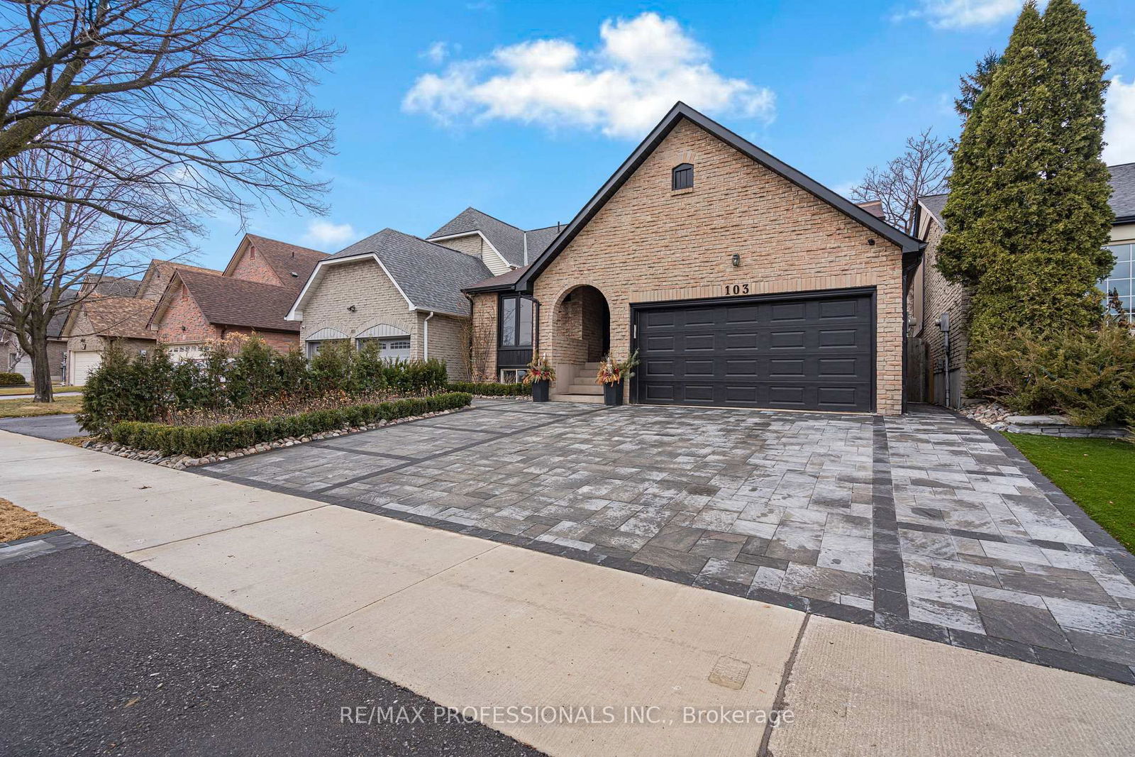 Detached House for sale at 103 Elmbrook Crescent, Toronto, Eringate-Centennial-West Deane, M9C 5C8 - MLS: W12184012