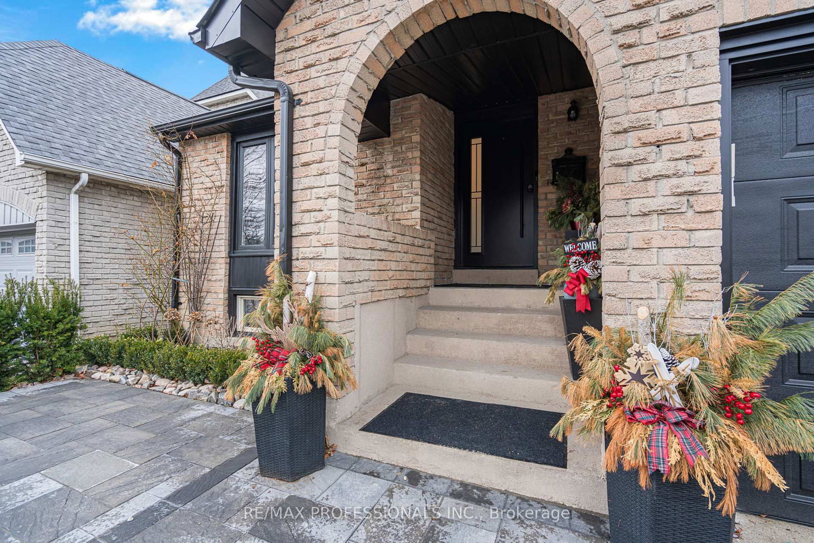 Detached House for sale at 103 Elmbrook Crescent, Toronto, Eringate-Centennial-West Deane, M9C 5C8 - MLS: W12184012