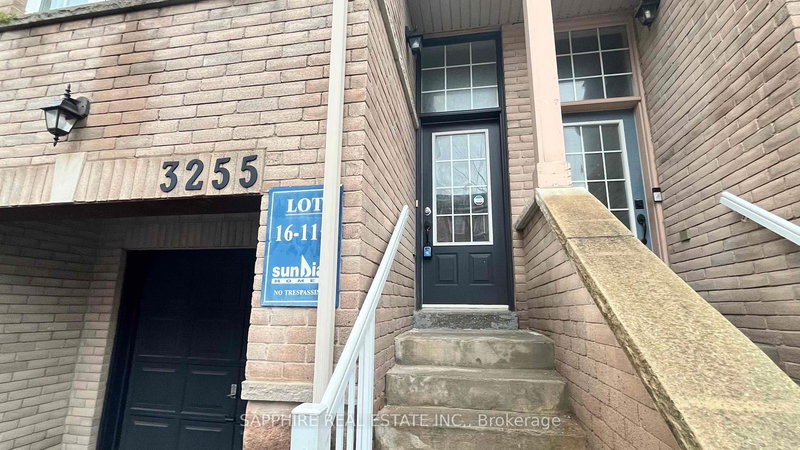 3255 Redpath Circ, Mississauga, L5N 8R3 | Image 2