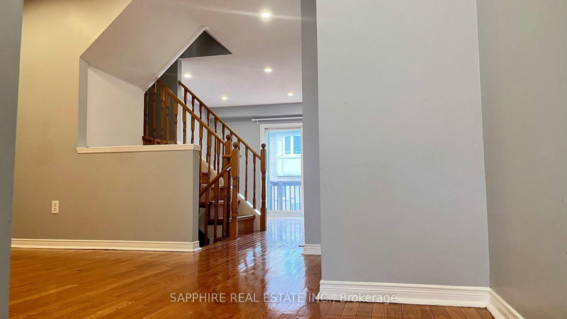 3255 Redpath Circ, Mississauga, L5N 8R3 | Image 3