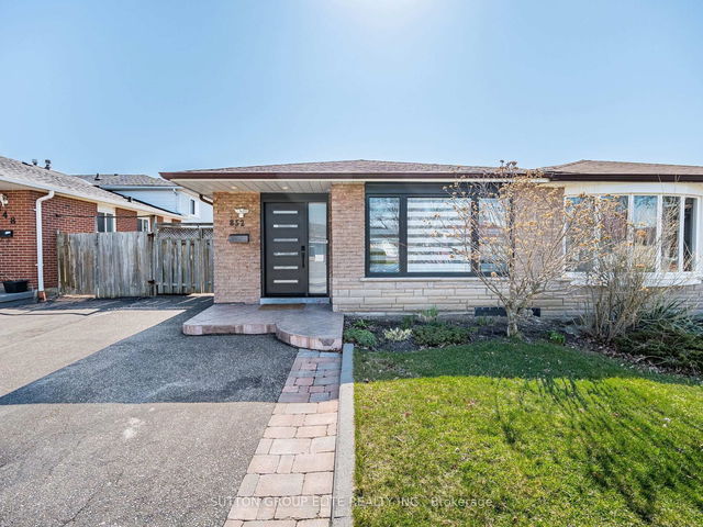 852 Consort Crescent
