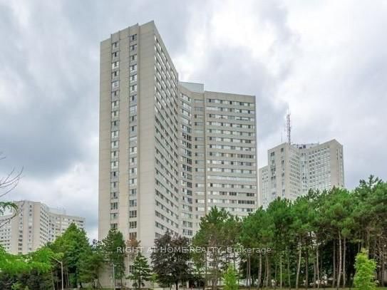 710 - 3700 Kaneff Crescent