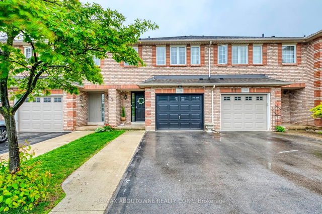 2246 Fairbairn Court