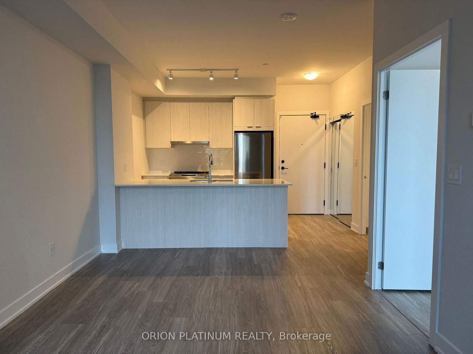 Condo for lease at 904-430 Square One Drive, Mississauga, City Centre, L5B 3Y1 - MLS: W12185477