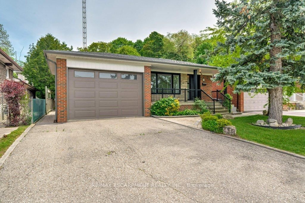 Detached House for sale at 3 Hentob Court, Toronto, Thistletown-Beaumonde Heights, M9V 2W9 - MLS: W12185504