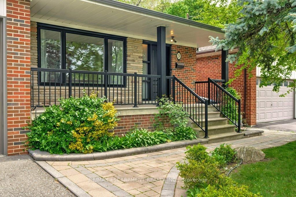 Detached House for sale at 3 Hentob Court, Toronto, Thistletown-Beaumonde Heights, M9V 2W9 - MLS: W12185504
