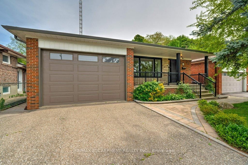Detached House for sale at 3 Hentob Court, Toronto, Thistletown-Beaumonde Heights, M9V 2W9 - MLS: W12185504