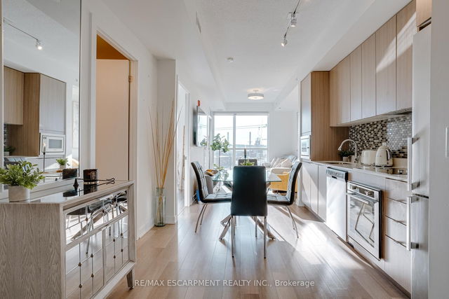 527 - 5230 DUNDAS Street