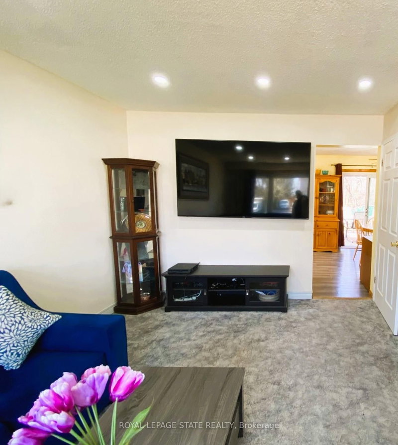 70 Griselda Cres, Brampton, L6S 1M3 | Image 3