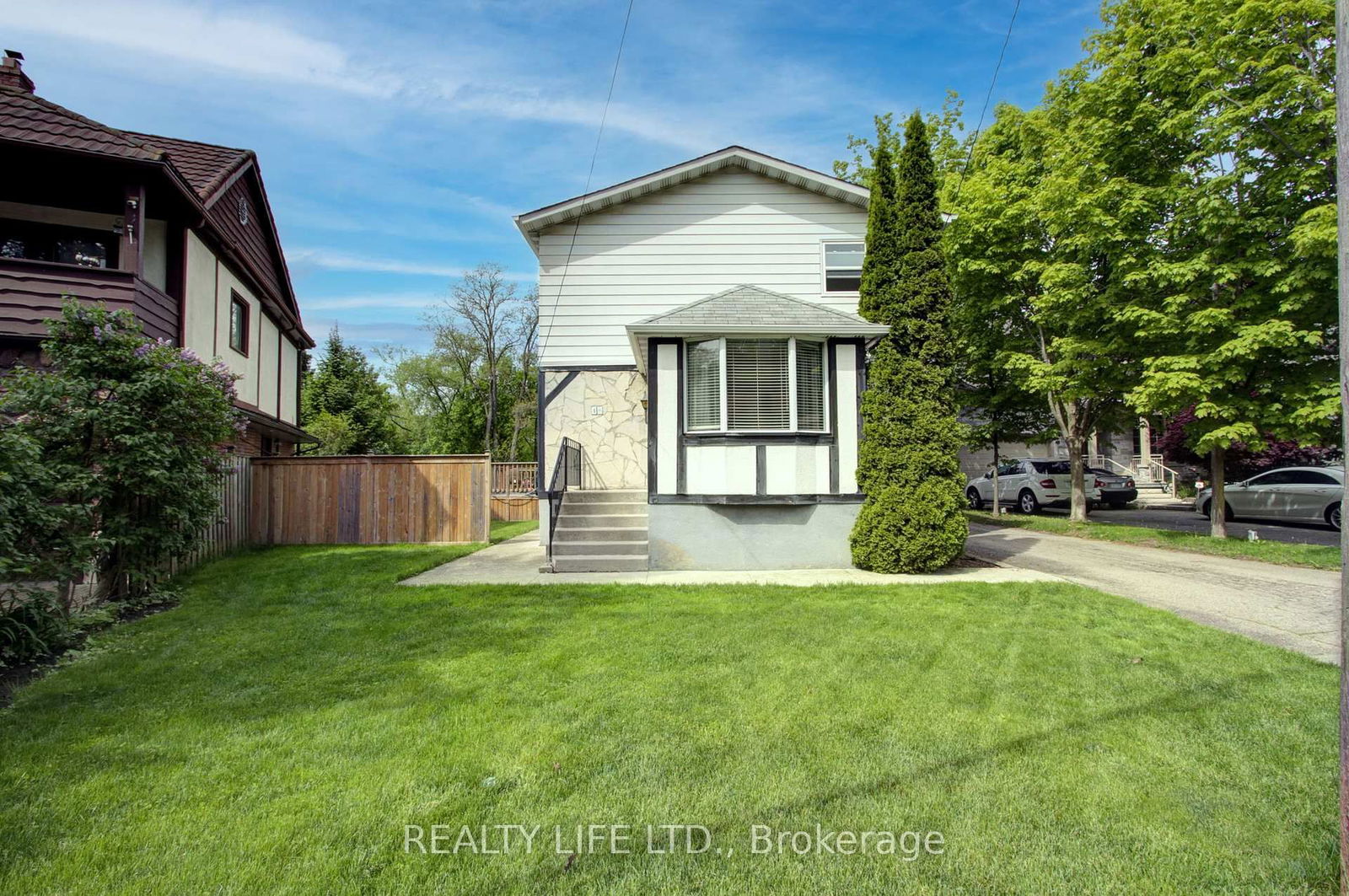 Detached House for sale at 48 Bonnyview Drive, Toronto, Stonegate-Queensway, M8Y 3G6 - MLS: W12186162