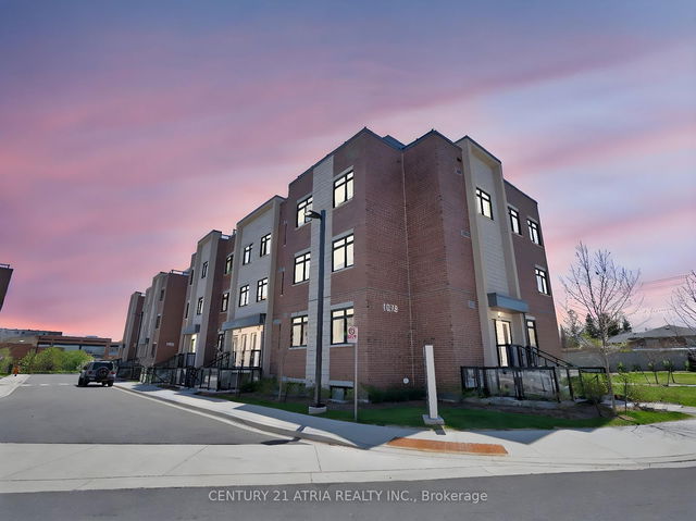 225 - 1062 Douglas Mccurdy Common