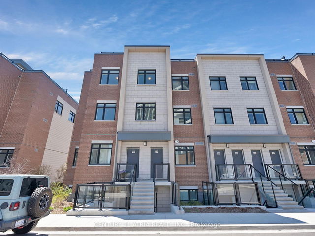 212 - 1085 Douglas Mccurdy Common