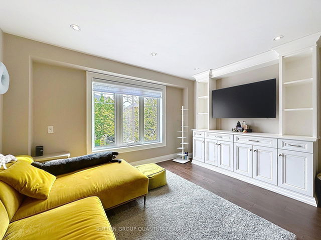 2547 Gill Crescent