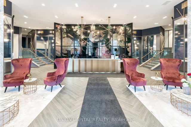 114 - 405 Dundas Street