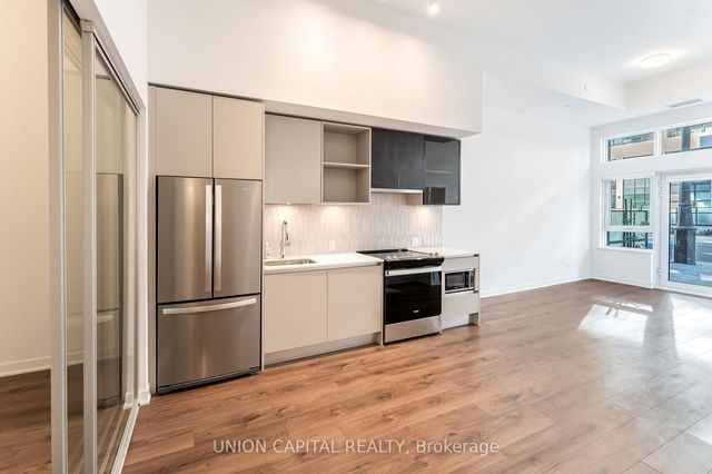 114 - 405 Dundas Street
