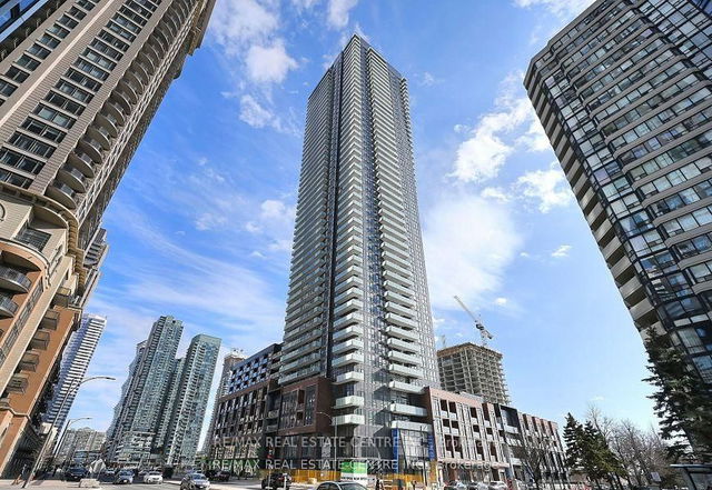 1811 - 430 Square One Drive