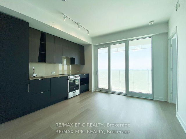 2709 - 3883 Quartz Road