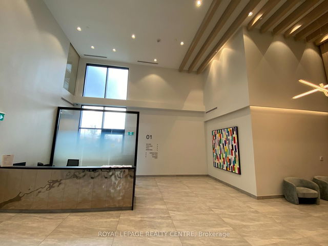 525 - 86 Dundas Street
