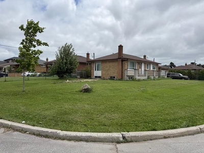 1 Deverell Cres, Toronto - Downsview-Roding-CFB image-0-1