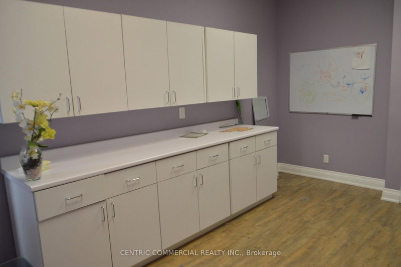 203 - 1900 Dundas St E, Mississauga, L4X 1L9 | Image 3