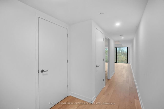 302 - 2720 Dundas Street