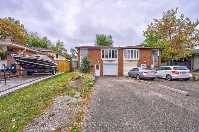 3425 Oakglade Crescent