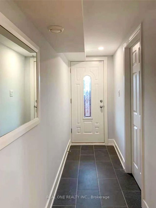 Lower - 4098 Dunmow Crescent