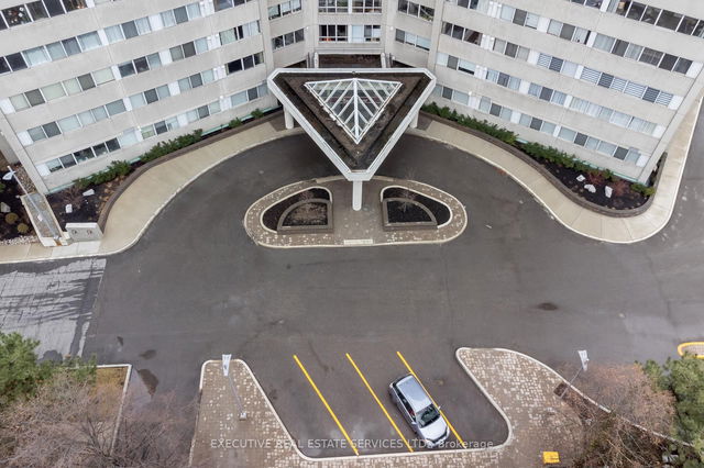 508 - 3700 Kaneff Crescent