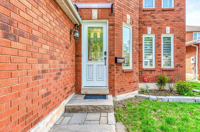 1097 Grandeur Crescent