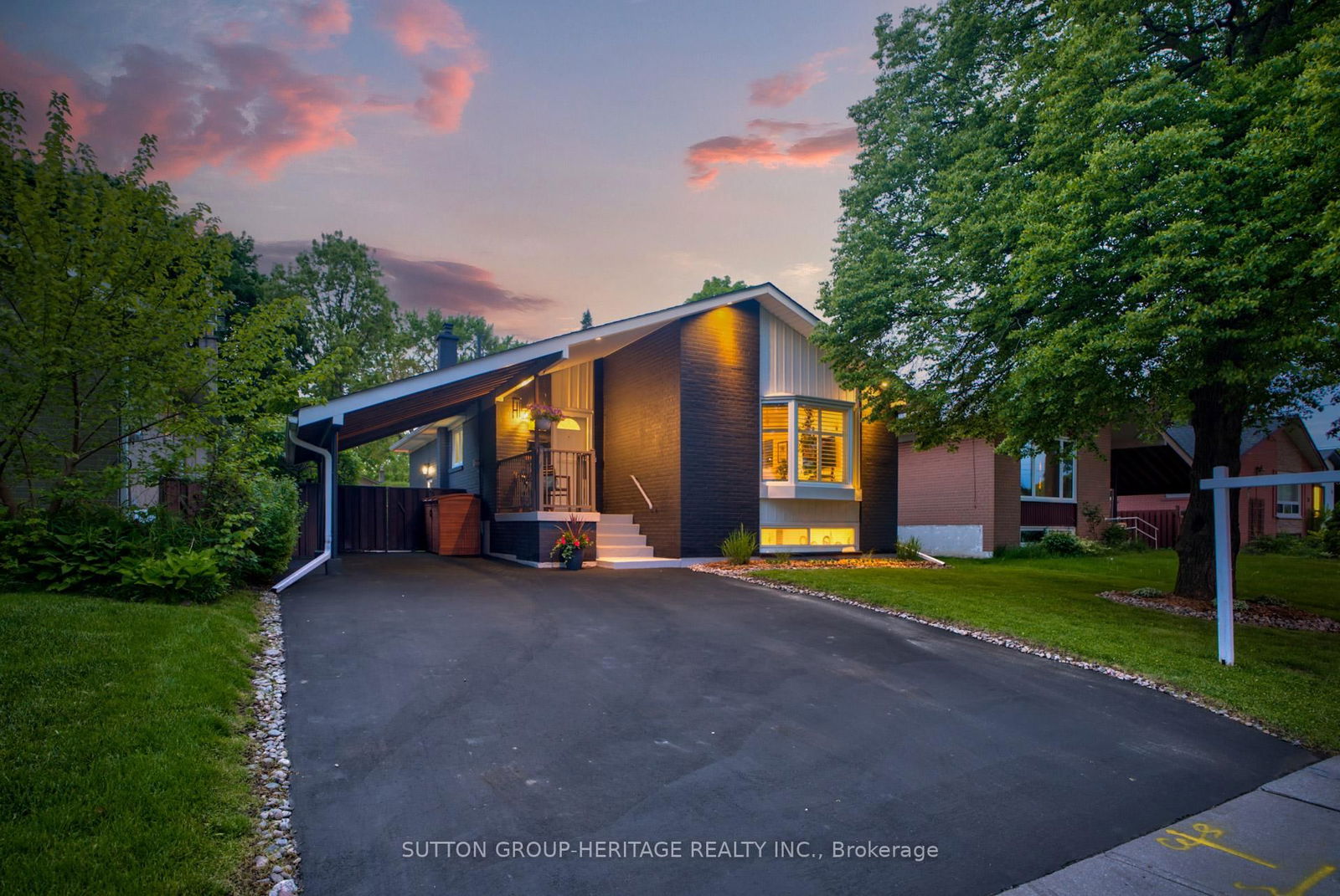Detached House for sale at 22 Paragon Road, Toronto, Kingsview Village-The Westway, M9R 1J5 - MLS: W12188852