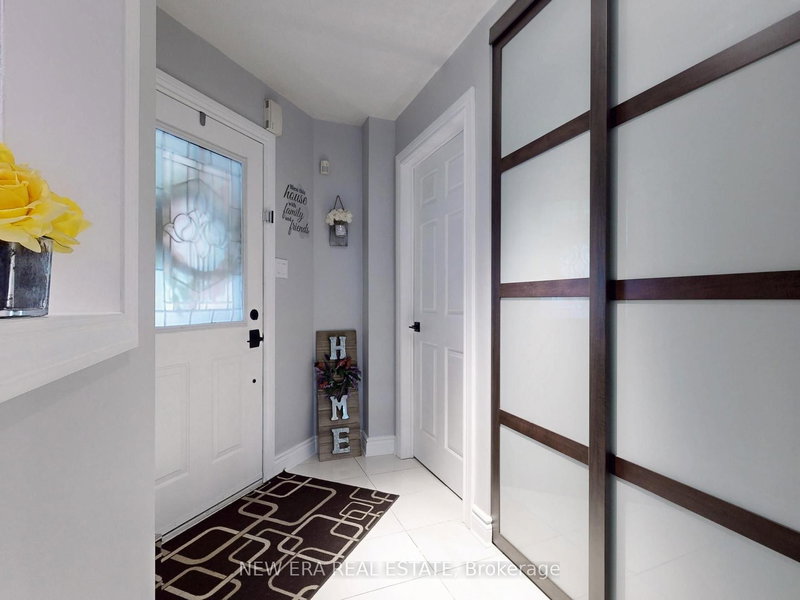 5380 Floral Hill Cres, Mississauga, L5V 1V3 | Image 3