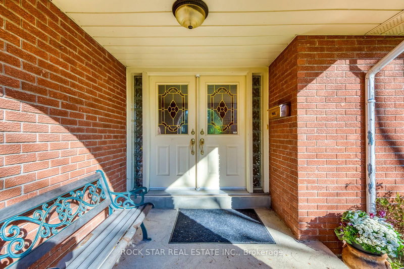 14 Cairnmore Crt, Brampton, L6Z 1T6 | Image 3