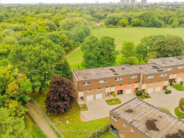 808 - 22 Tandridge Crescent