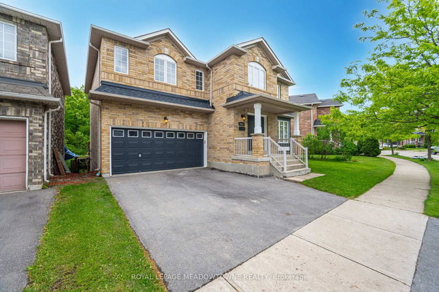 1212 Fox Crescent