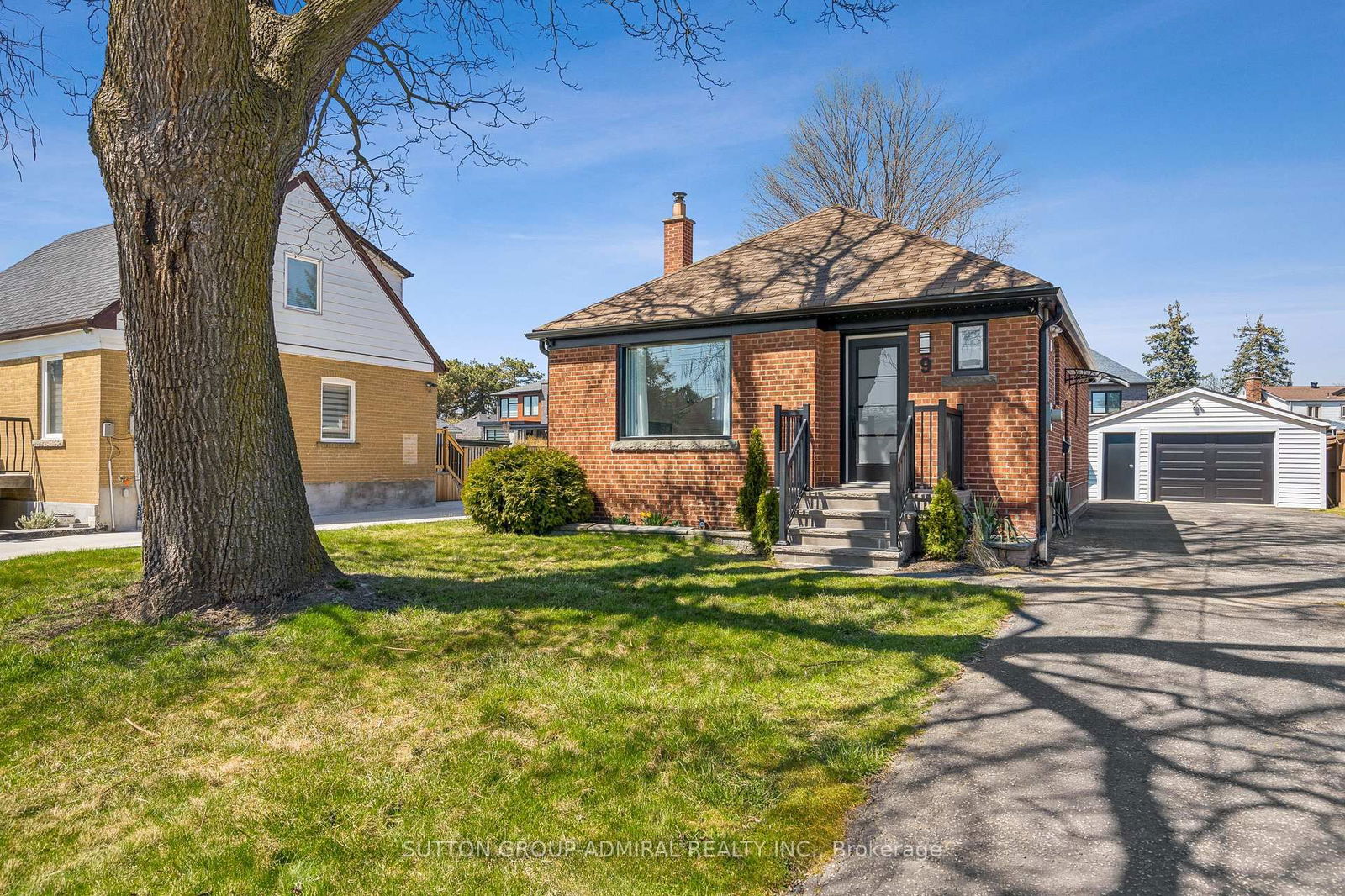 Detached House for sale at 9 Nordale Crescent, Toronto, Brookhaven-Amesbury, M6M 2Z9 - MLS: W12190046