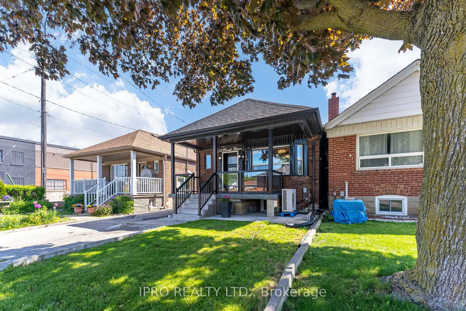 Detached House for sale at 75 Ronald Avenue, Toronto, Briar Hill-Belgravia, M6E 4M8 - MLS: W12190172