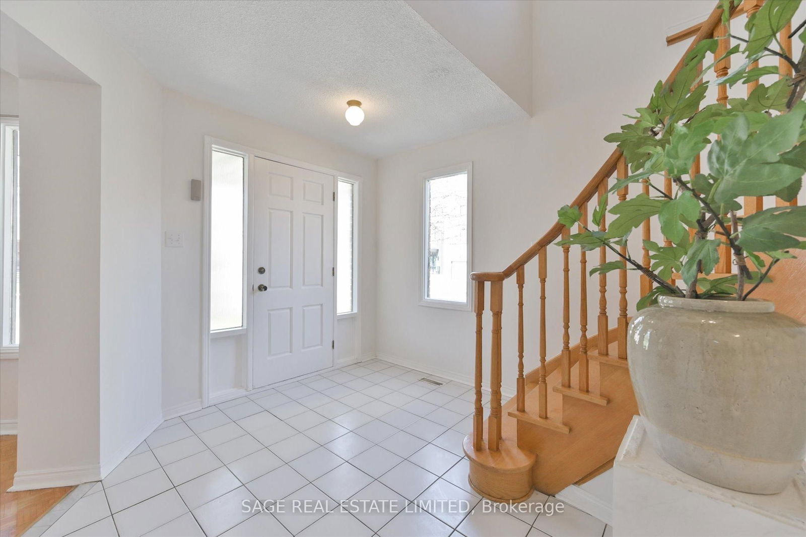 Detached House for sale at 1 Goa Court, Toronto, Alderwood, M8W 4Y2 - MLS: W12190233