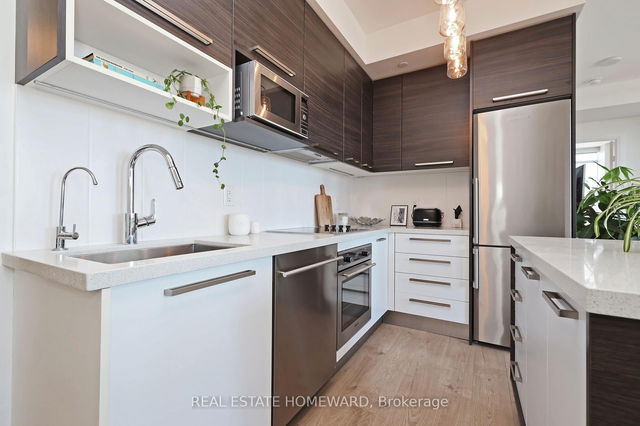 810 - 36 Park Lawn Road