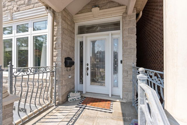 82 Harding Avenue