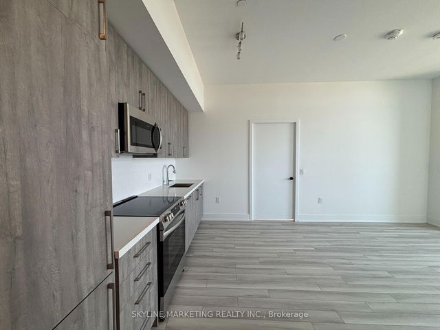 808 - 2450 Old Bronte Road