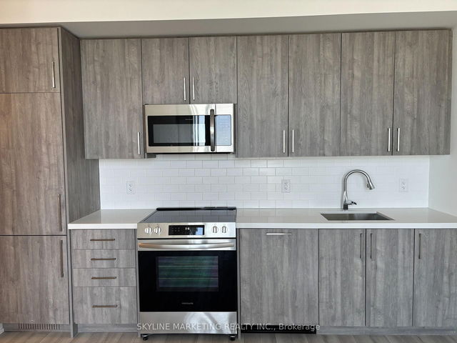 808 - 2450 Old Bronte Road