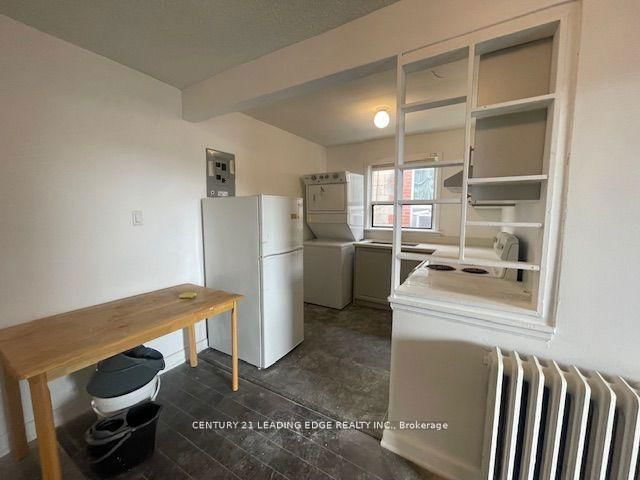 Apt 1 - 1516 Eglinton Avenue