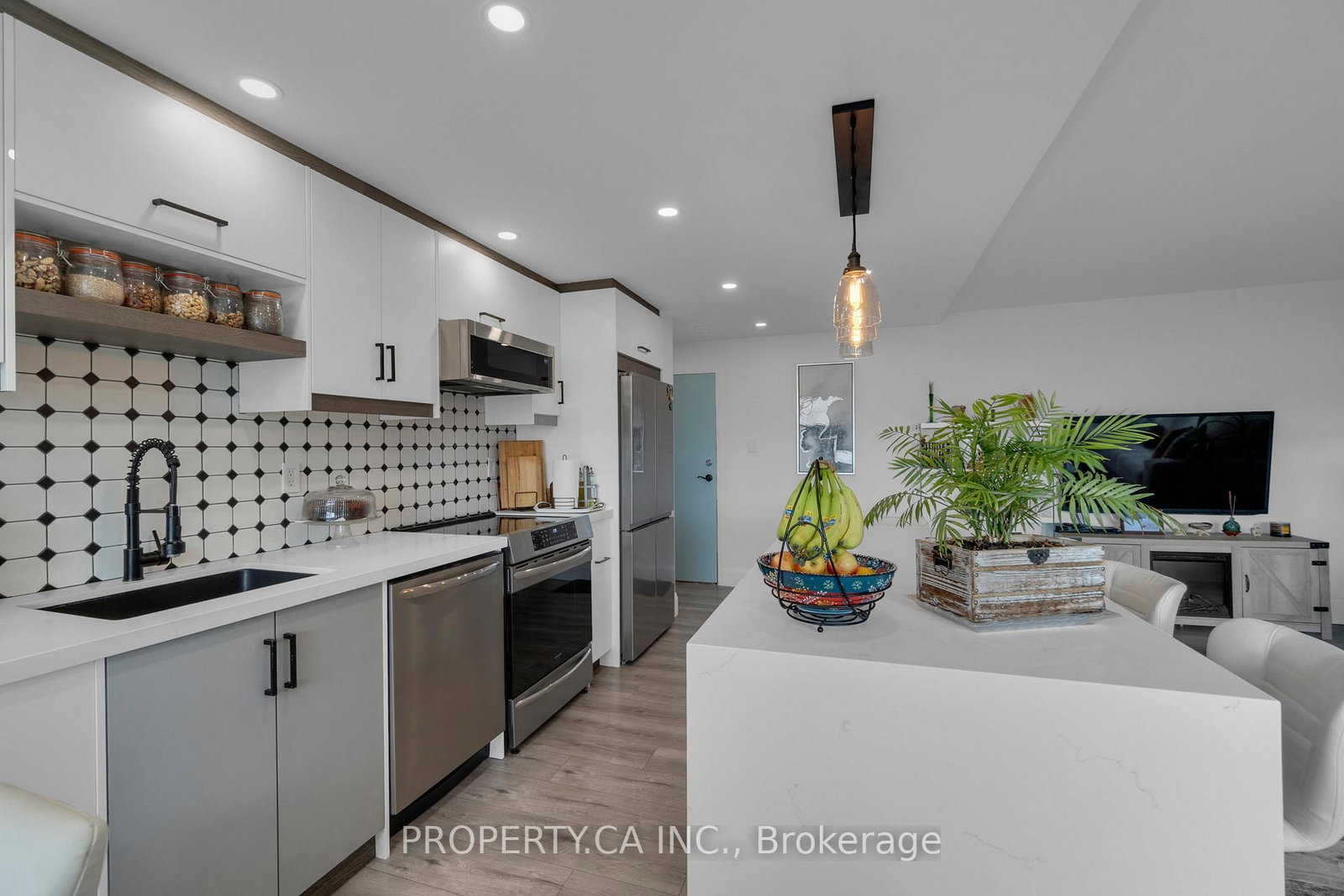 Listing Image 10