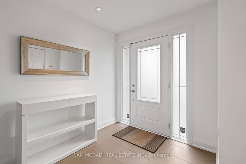 1067 Shaw Dr, Mississauga, L5G 3Z3 | Image 2